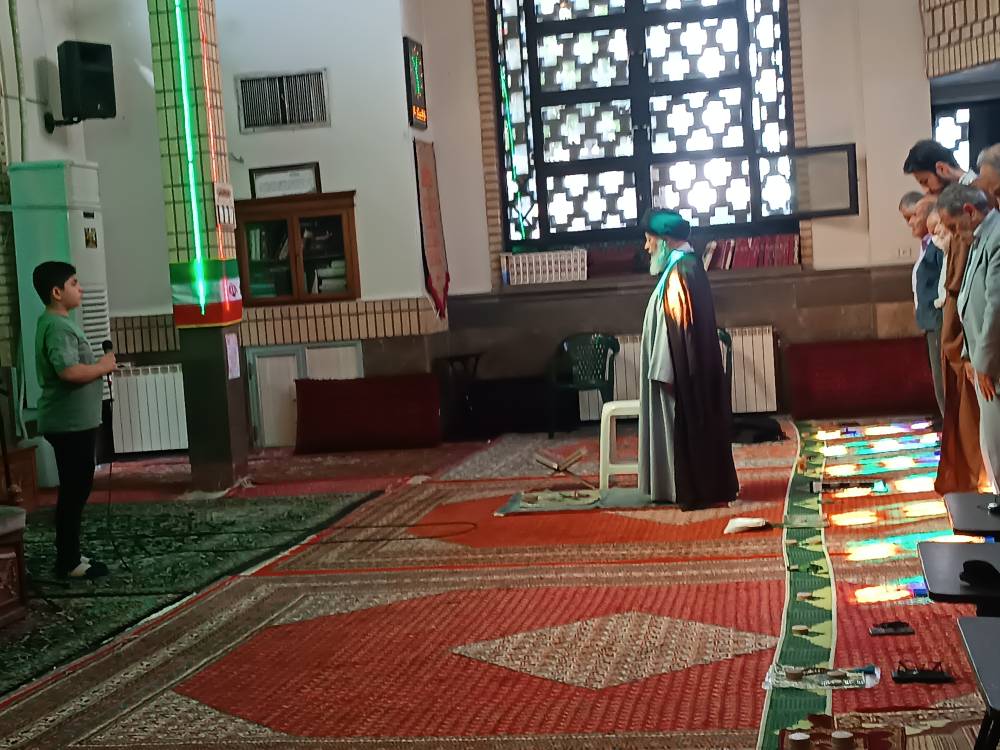 برگزاری نماز در مسجد قبا