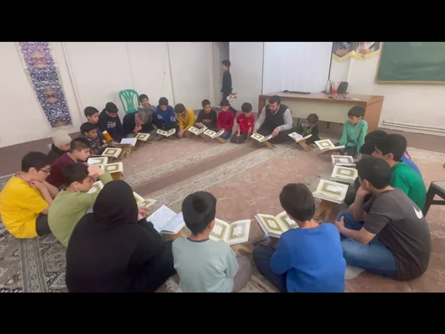 جلسه قرائت قرآن مجید (ترتیل خوانی توسط دانش آموزان مدرسه ره یافتگان)روز اول ماه مبارک رمضان