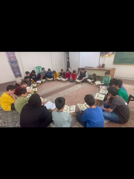 جلسه قرائت قرآن مجید (ترتیل خوانی توسط دانش آموزان مدرسه ره یافتگان)روز اول ماه مبارک رمضان